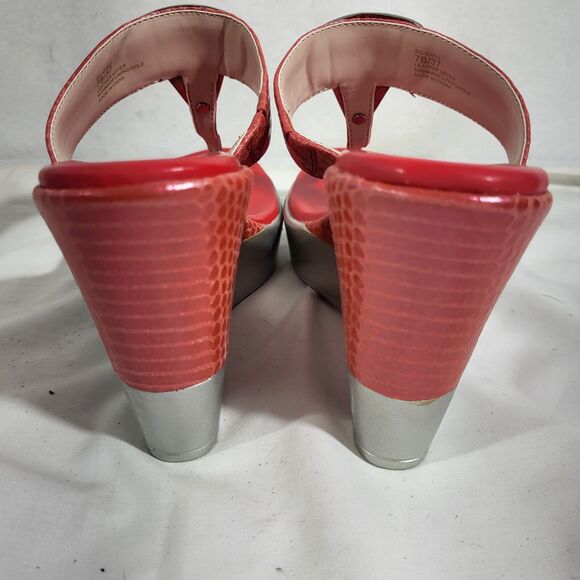 BCBGeneration size 7 Coral Pink Luster Snake wedge sandals New In Box - Picture 8 of 11